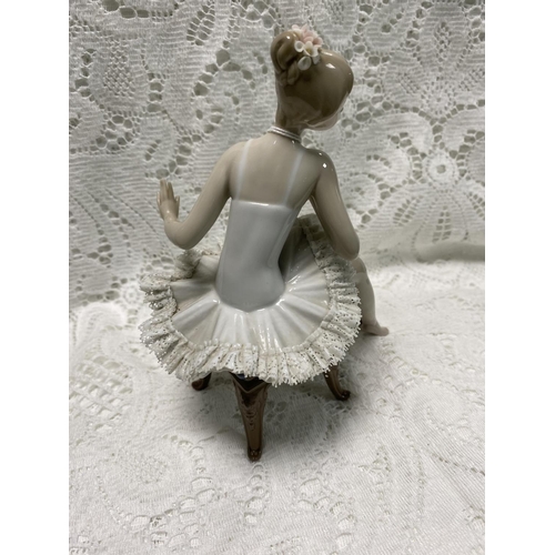 29 - LLADRO BALLERINA ON A STOOL 6