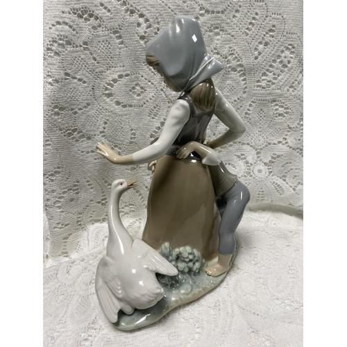 37 - LLADRO MOTHER & CHILD WITH GOOSE 10