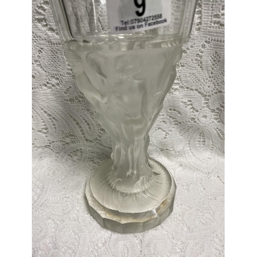 9 - VICTORIAN STUDIO VASE HOLDING HANDS CRYSTAL 8.75