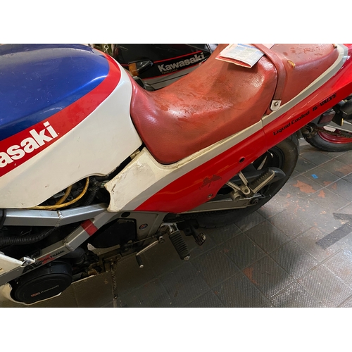 764 - classic 1995 Kawasaki 400cc motorcycle. been stored for a while so will need attention. has document... 