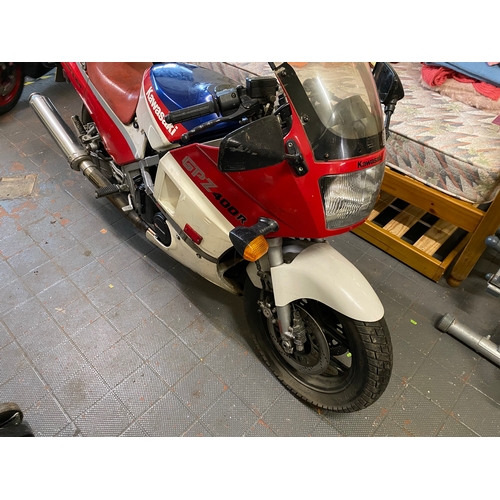 764 - classic 1995 Kawasaki 400cc motorcycle. been stored for a while so will need attention. has document... 