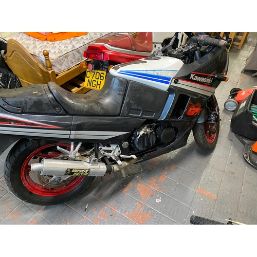 765 - classic Kawasaki gpx 400r which has been stored away for many years. this has been started but will ... 