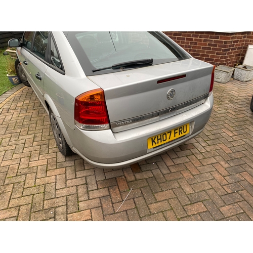 767 - Vauxhall Vectra in good running order and driven daily until last month. new car forces sale.
mot un... 