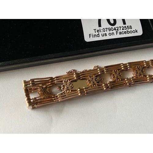 761 - rose coloured metal bracelet that tests as 9ct gold. looks like in the past the clasp has been repla... 