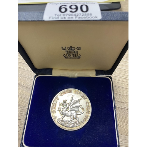 690 - PRINCE OF WALES SILVER INVESTITURE MEDAL 1969