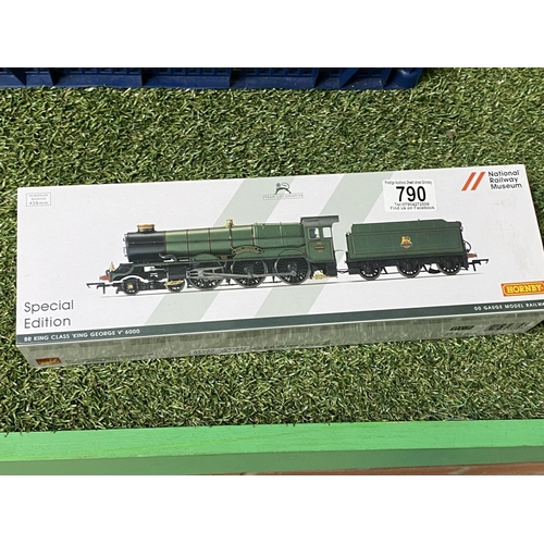 790 - HORNBY NATIONAL RAILWAY MUSEUM R3330 BR KINGS CLASS KING GEORGE V SPECIAL EDITION LOCO DCC READY