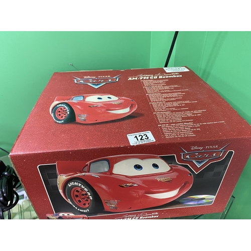 123 - DISNEY PIXAR CARS AM/FM CD BOOM BOX BOXED