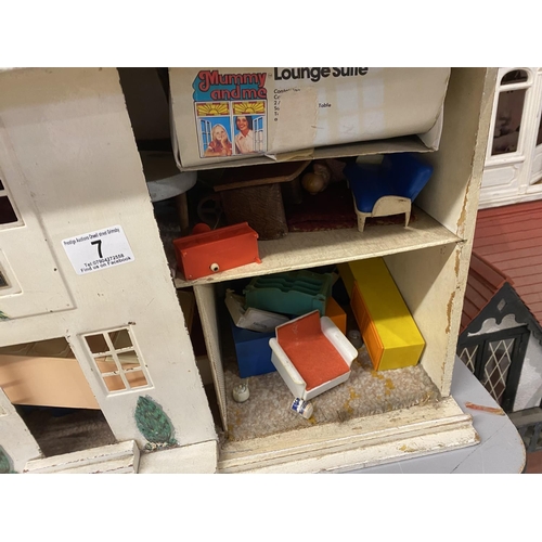 7 - VINTAGE DOLLS HOUSE WITH SOME ACCESSORIES 45CM WIDE 29CM DEEP 33CM TALL