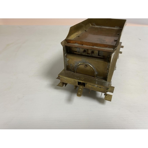 272 - GAUGE 1 TENDER  Hand  BUILT FROM BRASS LOCO NEVER GOT MADE EXTREMELY GOOD DETAIL VIEWING RECOMMENDED... 