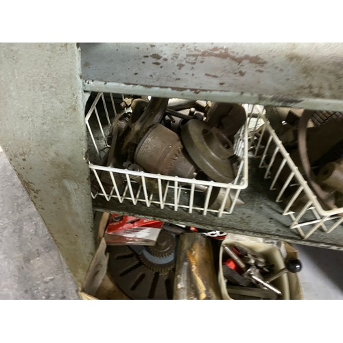 262 - MIFORD LARGE METAL WORKING LATHE IN RUNNING ORDER WITH LOTS OF ACCESSORIES