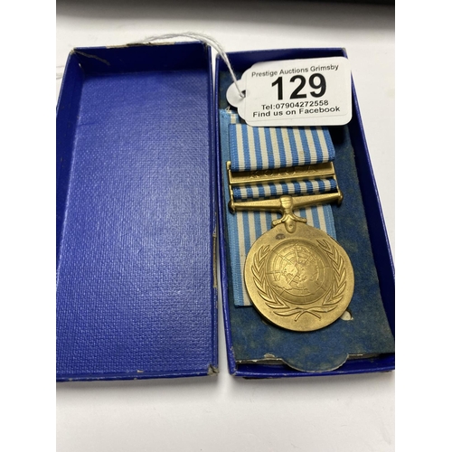 129 - ORIGINAL KOREAN WAR UNITED NATIONS SERVICE MEDAL WITH RIBBON & BOX