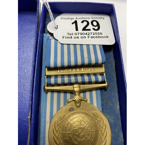 129 - ORIGINAL KOREAN WAR UNITED NATIONS SERVICE MEDAL WITH RIBBON & BOX