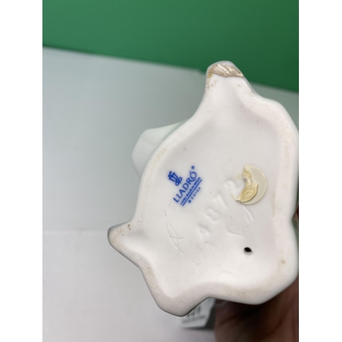 162 - LLADRO 4872 GIRL STRETCHING