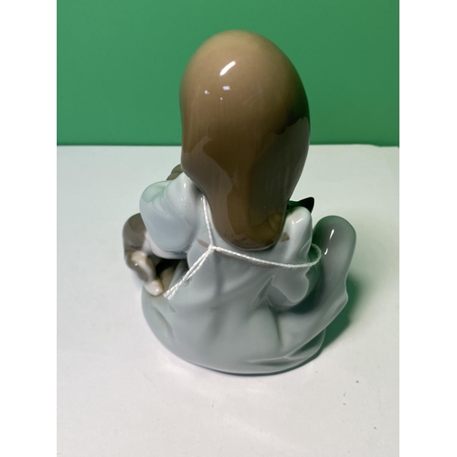 179 - LLADRO 5640 GIRL WITH CAT & DOG (CAT NAP)