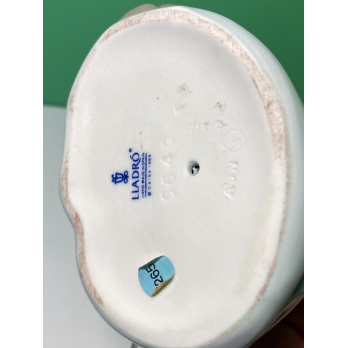 179 - LLADRO 5640 GIRL WITH CAT & DOG (CAT NAP)