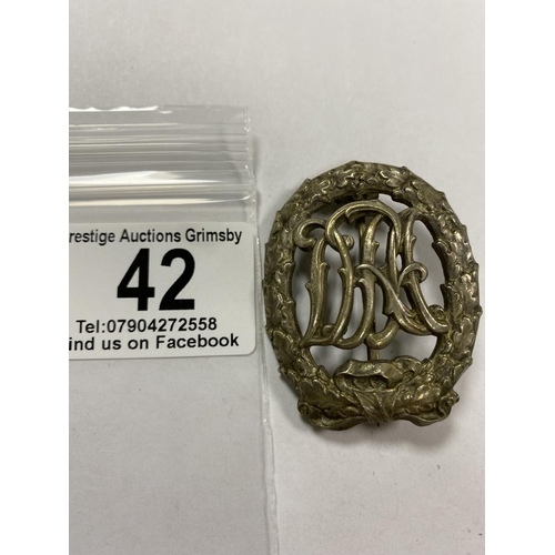 42 - WW2 DRL SPORTS BADGE WITH H. WEENSTIEN & JENA LUBSTREDT ON THE BACK