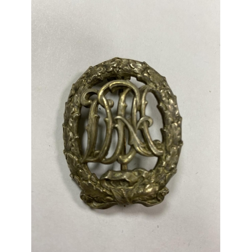 42 - WW2 DRL SPORTS BADGE WITH H. WEENSTIEN & JENA LUBSTREDT ON THE BACK