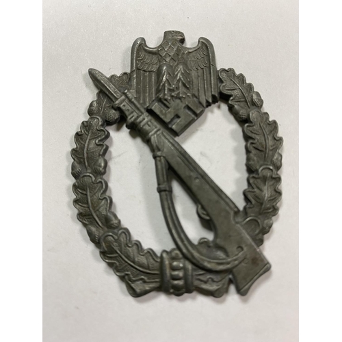 44 - WW2 INFANTRY ASSAULT BADGE WITH F25 ON THE BACK