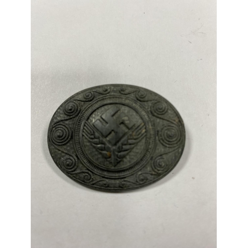 47 - GERMAN WW2 RAD LABOUR SERVICE BROOCH WITH BU.CO ON THE BACK