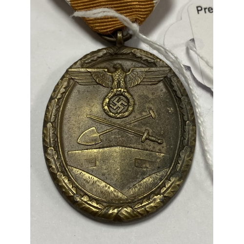 8 - WW2 GERMAN WESTWALL MEDAL