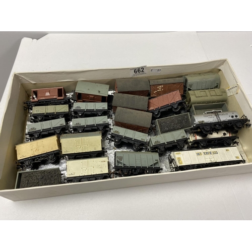 662 - box of assorted wagons OO gauge