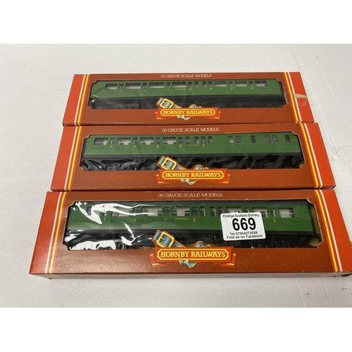 669 - 3 OO gauge hornby coaches