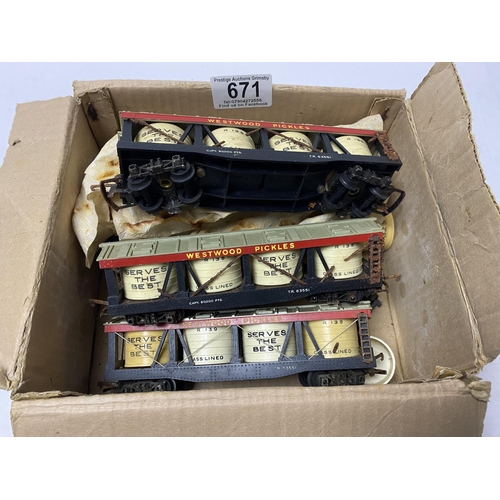 671 - assorted OO gauge wagons