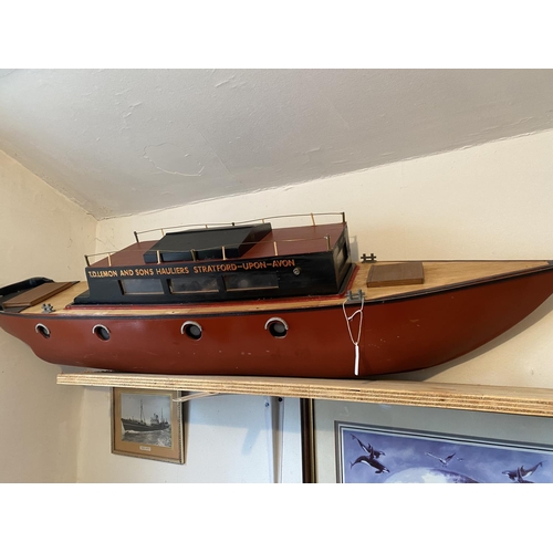 106 - MOTORIZED HAULAGE BOAT LENGTH 95CM WIDTH 22CM