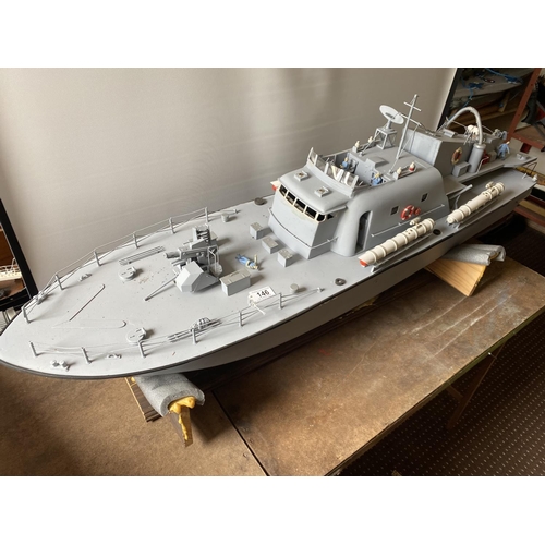 146 - MOTORIZED TORPEDO BOAT LENGTH 130CM WIDTH 33CM