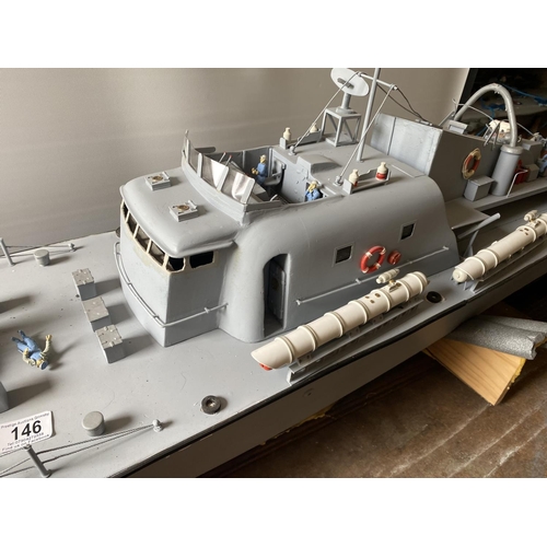 146 - MOTORIZED TORPEDO BOAT LENGTH 130CM WIDTH 33CM