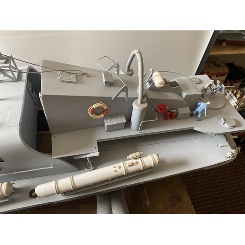 146 - MOTORIZED TORPEDO BOAT LENGTH 130CM WIDTH 33CM