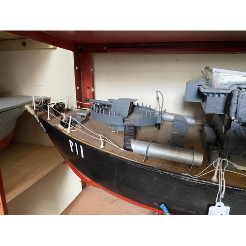 162 - MOTORIZED MILITARY PATROL BOAT LENGTH 76CM WIDTH 26CM