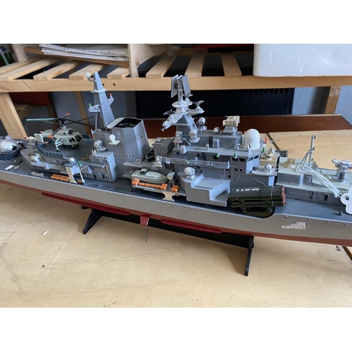 191 - MOTORIZED DESTROYER HIGHLY DETAILED LENGTH 77CM WIDTH 10CM