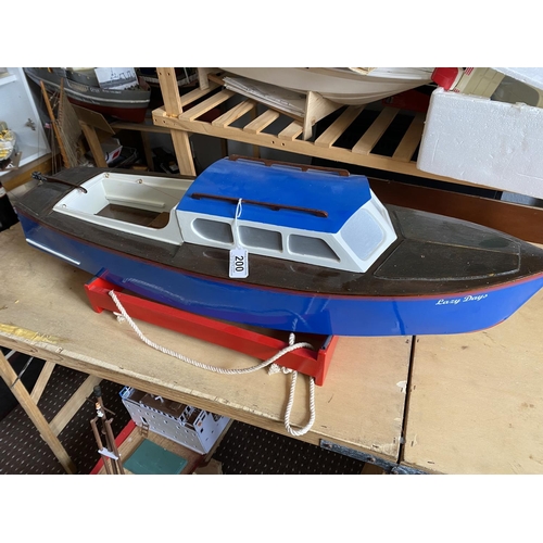 200 - MOTORIZED CABIN CRUISER LENGTH 87CM WIDTH 26CM