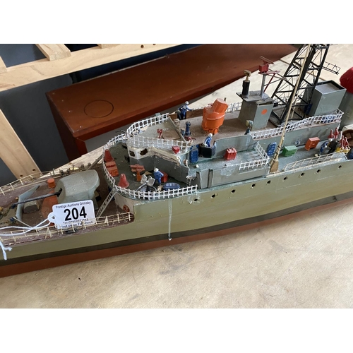 204 - MOTORIZED NAVAL BOAT LENGTH 114CM WIDTH 14CM