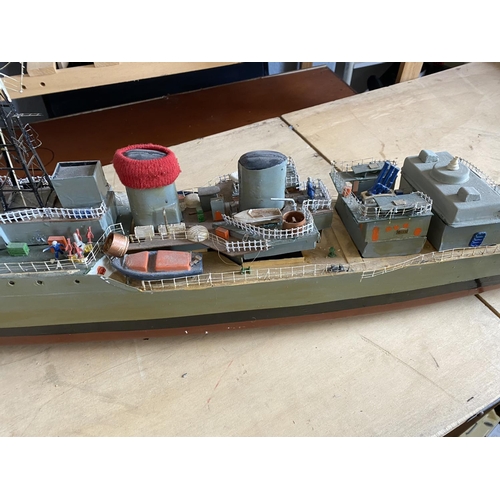 204 - MOTORIZED NAVAL BOAT LENGTH 114CM WIDTH 14CM