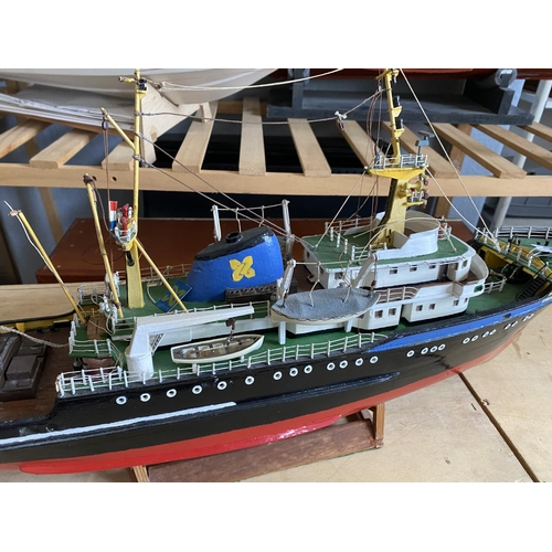 213 - MISSING MOTOR OCEAN TUG LENGTH 76CM WIDTH 14CM