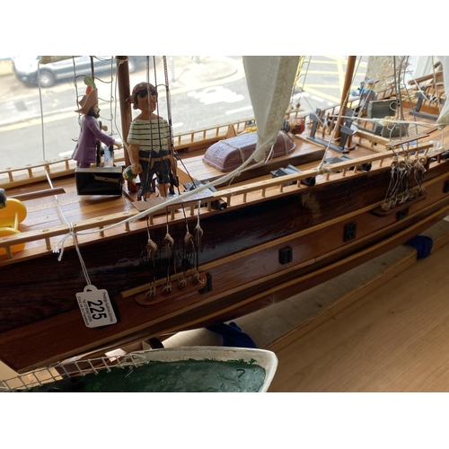 225 - STATIC PIRATE BOAT LENGTH 124CM WIDTH 22CM