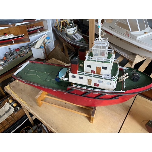 243 - MOTORIZED HOMEMADE SUPPLY BOAT LENGTH 86CM WIDTH 24CM