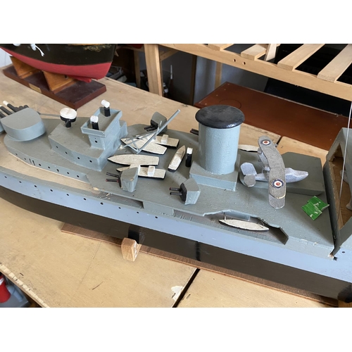 253 - MOTORIZED FRIGATE LENGTH 120CM WIDTH 15CM