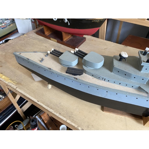 253 - MOTORIZED FRIGATE LENGTH 120CM WIDTH 15CM