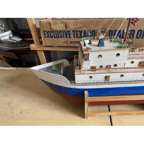 265 - MOTORIZED PASSENGER FERRY A/F LENGTH 64CM WIDTH 16CM