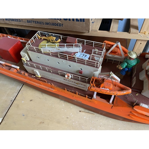 277 - MOTORIZED OIL RIG RESCUE BOAT (HEAVY) LENGTH 116CM WIDTH 22CM