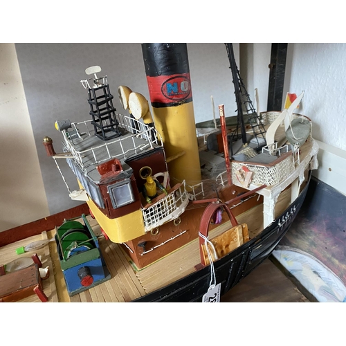 281 - MOTORIZED HOMEMADE TRAWLER A/F LENGTH 70CM WIDTH 22CM