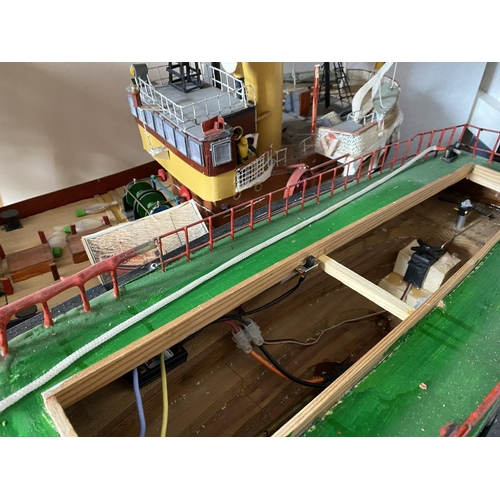 281 - MOTORIZED HOMEMADE TRAWLER A/F LENGTH 70CM WIDTH 22CM