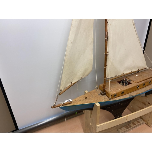 284 - STATIC SAILING BOAT LENGTH 88CM WIDTH 19CM