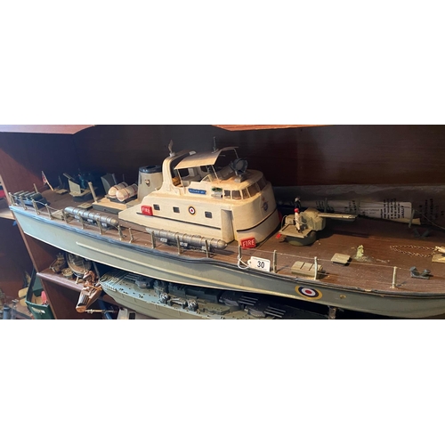 30 - MOTORIZED MILITARY SHIP LENGTH 130CM WIDTH 30CM