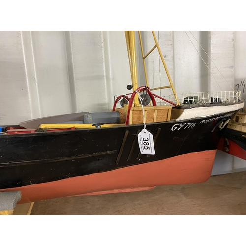 385 - MOTORIZED TRAWLER LARGE WOODEN CONSTRUCTION LENGTH 130CM WIDTH 22CM