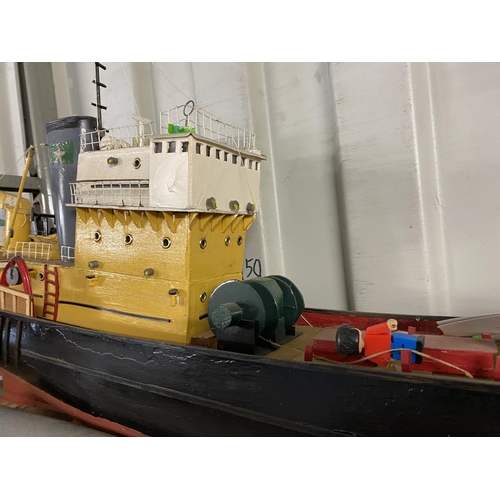 385 - MOTORIZED TRAWLER LARGE WOODEN CONSTRUCTION LENGTH 130CM WIDTH 22CM