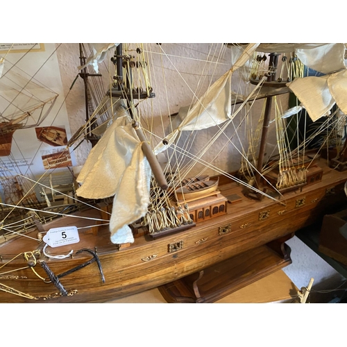 5 - HEAVY WOOD SAILING BOAT 